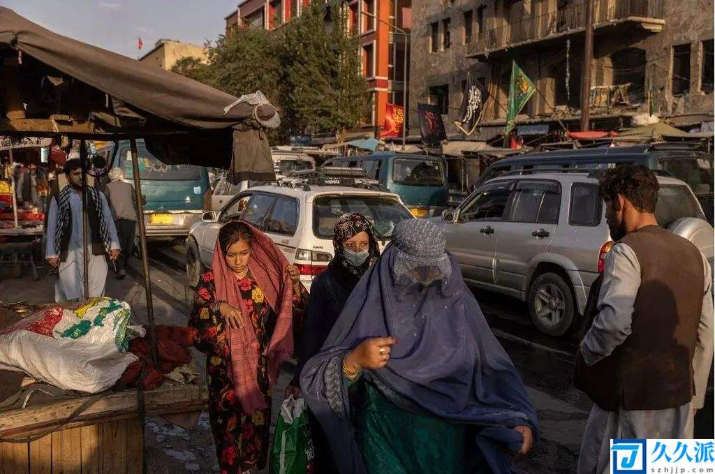 阿富汗塔利班：承诺允许女性受教育和工作,但近期须待在家中